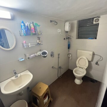 Team Area in 1 BHK Apartment at Exotic Palace, Yari Road – for Rent