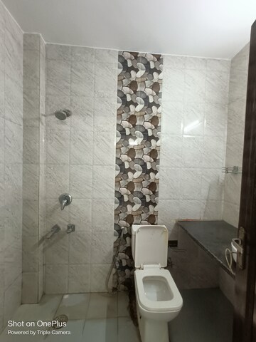 Bathroom in 3 BHK Apartment at Maple Heights, Sector 43 – for Rent