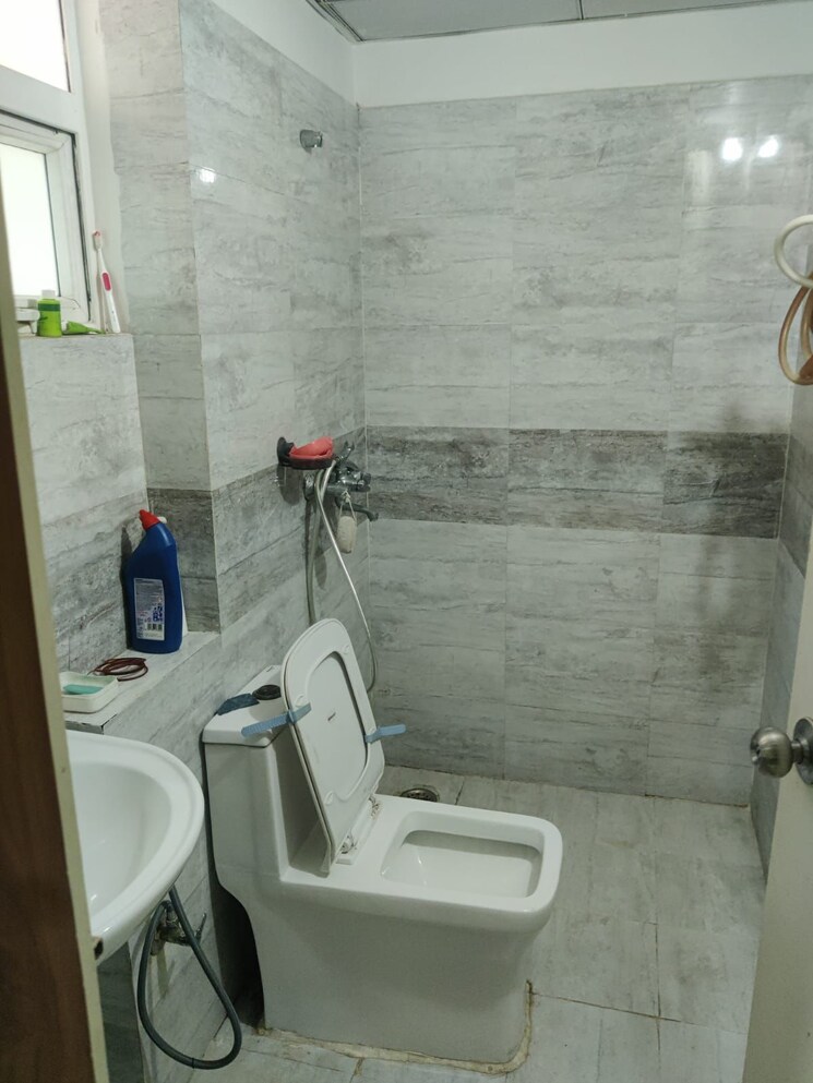 Bathroom, gaurs-siddhartham 3 Bedroom 1185 Sq.Ft. Apartment In Siddharth Vihar Ghaziabad 7974929