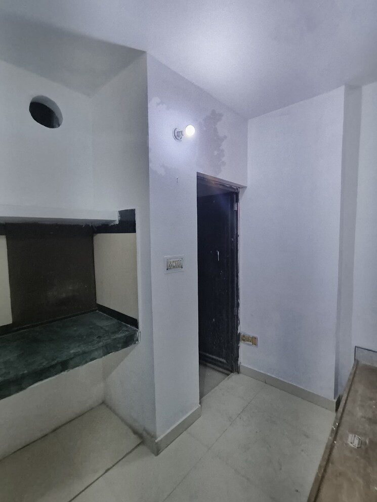 Room, new ashok nagar 1 RK 400 Sq.Ft. Builder Floor In New Ashok Nagar Delhi 7974948