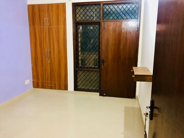 Bedroom in 3 BHK Builder Floor at Ardee City, Sector 52 – for Rent