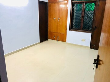 Room in 3 BHK Builder Floor at Ardee City, Sector 52 – for Rent