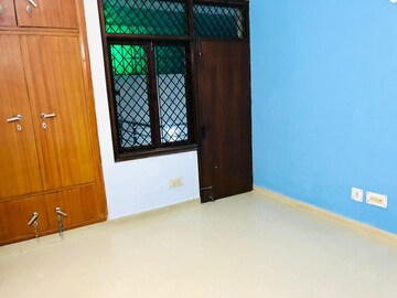 Room in 3 BHK Builder Floor at Ardee City, Sector 52 – for Rent