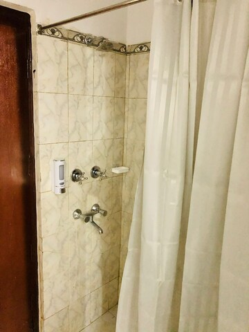 Bathroom in 3 BHK Builder Floor at Ardee City, Sector 52 – for Rent