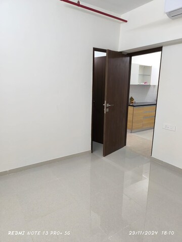 Room in 2 BHK Apartment at Omkar Signet, Malad East – for Rent