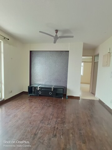 Room in 2 BHK Apartment at Maple Heights, Sector 43 – for Rent