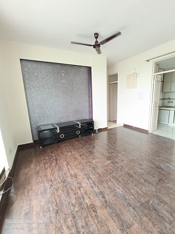 Room in 2 BHK Apartment at Maple Heights, Sector 43 – for Rent