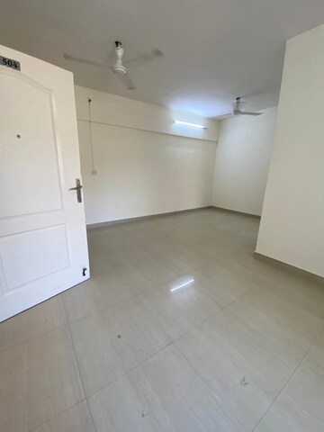 Room in 2 BHK Apartment at Cosmic Heights, Wadala – for Rent