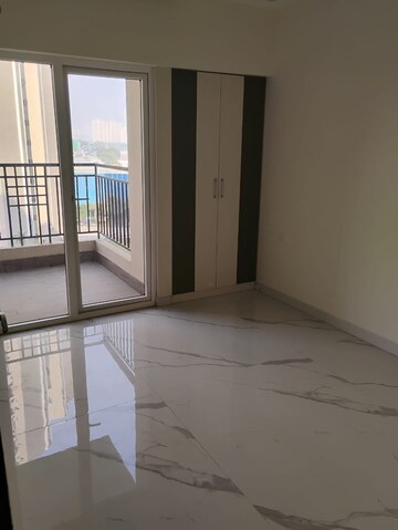 Room in 4 BHK Apartment at Ace Divino, Sector 1 Greater Noida – for Rent