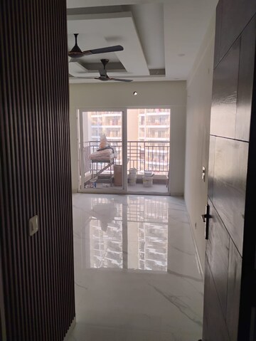 Room in 4 BHK Apartment at Ace Divino, Sector 1 Greater Noida – for Rent