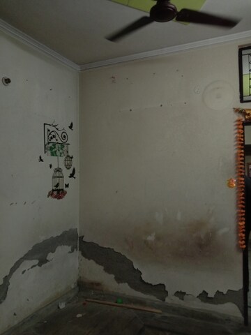 Room in 1.5 BHK Independent House at Dwarka Mor – for Sale