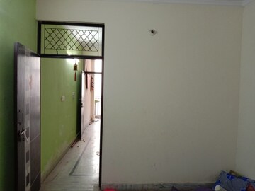 Room in 1.5 BHK Independent House at Dwarka Mor – for Sale