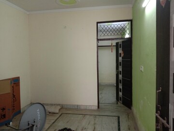 Room in 1.5 BHK Independent House at Dwarka Mor – for Sale