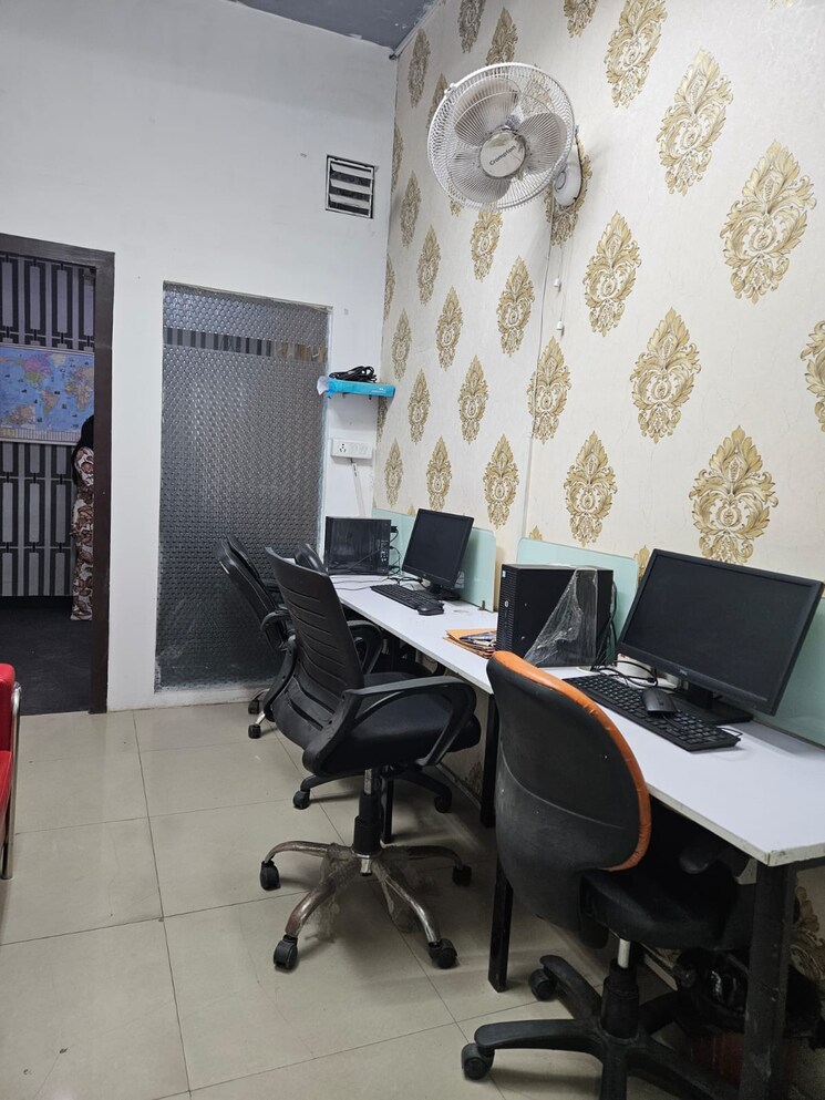 Team Area, sector 63 Commercial Office Space 416 Sq.Ft. In Sector 63 Noida 7975003