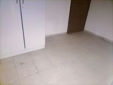Room in 3 BHK Apartment at Mahagun Mezzaria, Sector 78 – for Rent