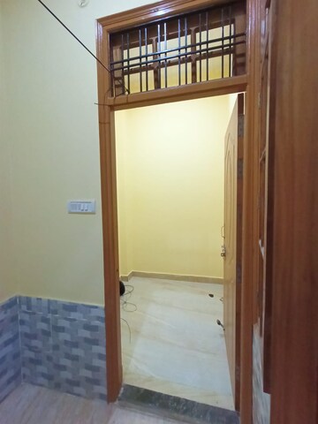 Room in 2 BHK Independent House at Gomti Nagar – for Rent