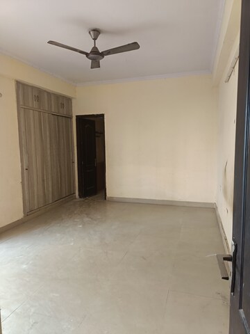 Room in 3 BHK Apartment at Gardenia Golf City, Sector 75 – for Rent