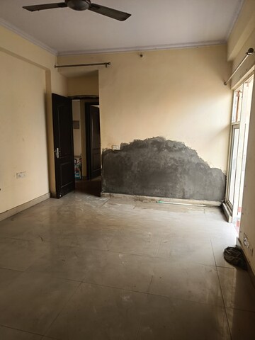 Room in 3 BHK Apartment at Gardenia Golf City, Sector 75 – for Rent