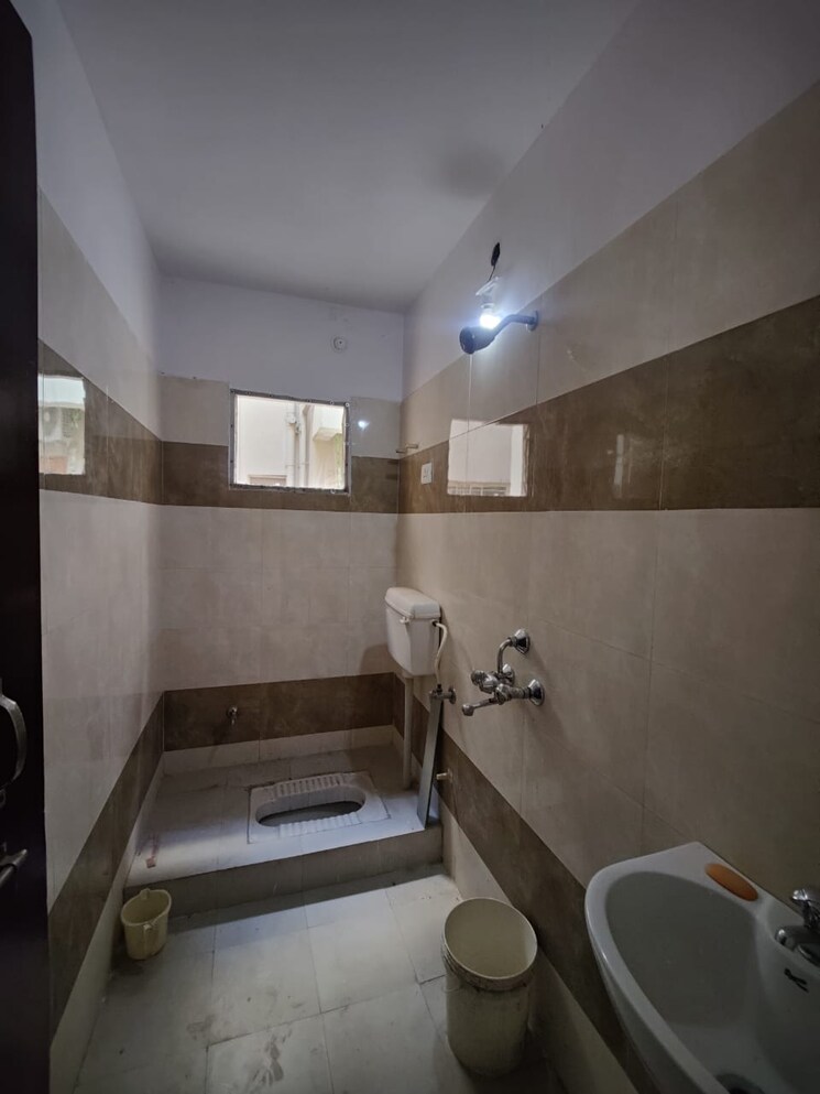 Bathroom, macker-silver-estate-vertica 3 Bedroom 1218 Sq.Ft. Apartment In Katara Hills Bhopal 7975078