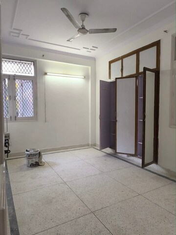 Room in 3 BHK Apartment at Sector 10 Dwarka – for Rent