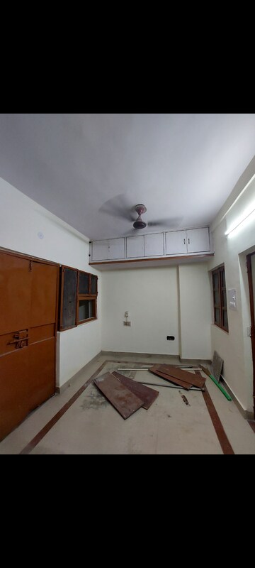 Room in 1 BHK Apartment at Sarita Vihar – for Rent