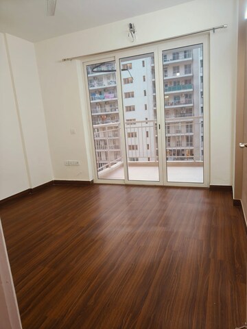 Room in 3 BHK Apartment at Ardee City Palm Grove Heights, Sector 52 – for Rent