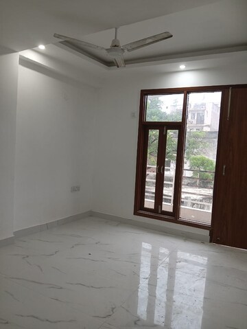 Room in 2 BHK Builder Floor at Saket – for Rent