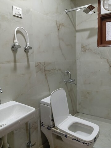 Attached Bathroom in 2 BHK Builder Floor at Saket – for Rent