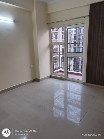 Room in 3.5 BHK Apartment at Gardenia Gateway, Sector 75 – for Rent