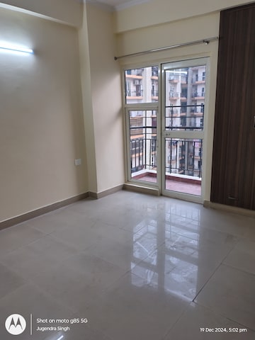Room in 2 BHK Apartment at Aims Golf City, Sector 75 – for Rent