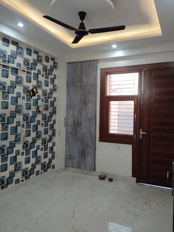 Master Bedroom in 3 BHK Builder Floor at Vasundhara Sector 5 – for Rent