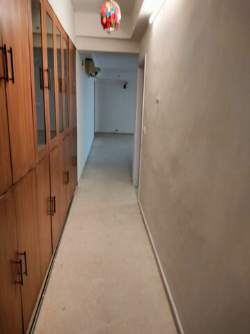 Furnished Amenities in 4 BHK Apartment at DLF The Icon, Dlf Phase V – for Rent