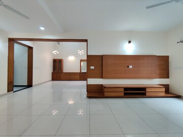Room in 4 BHK Apartment at Vaishnavi  Orchids, Kaikondrahalli – for Rent