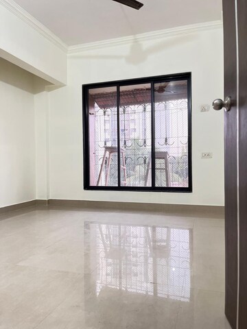 Room in 3 BHK Apartment at Vasai West – for Rent