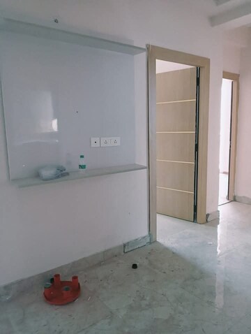 Room in 2 BHK Apartment at Amrapali Golf Homes, Sector 4, Greater Noida – for Sale