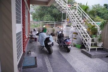 Parking in 1 BHK Builder Floor at JakhaN-Rajpur Road – for Rent