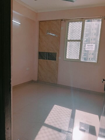 Room in 3 BHK Apartment at Amrapali Golf Homes, Sector 4 Greater Noida – for Sale
