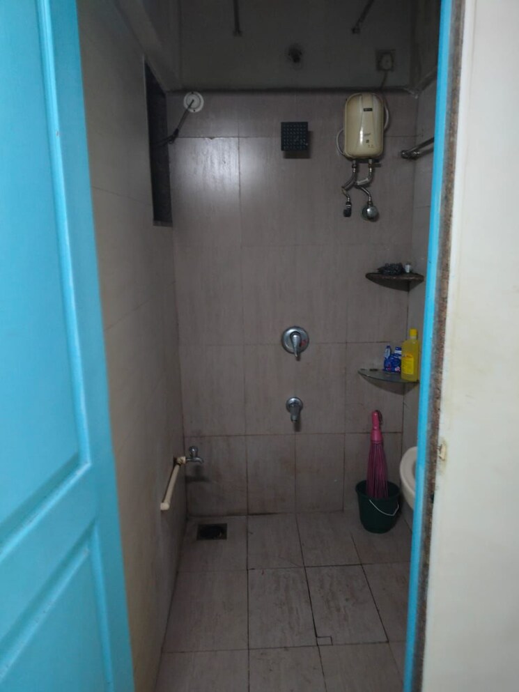 Bathroom, mahim-landmark 1 Bedroom 400 Sq.Ft. Apartment In Mahim Mumbai 7975472