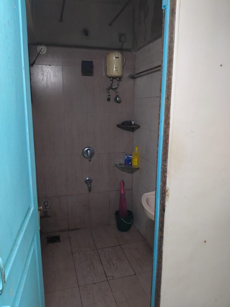 Bathroom, mahim-landmark 1 Bedroom 400 Sq.Ft. Apartment In Mahim Mumbai 7975472
