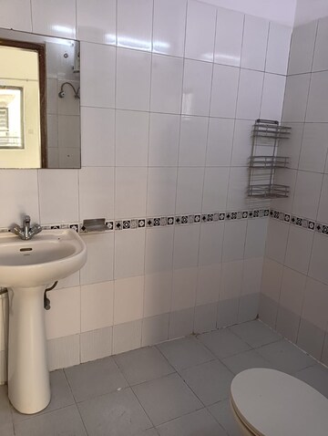 Bathroom in 3.5 BHK Apartment at Ardee City The Residency, Sector 52 – for Rent