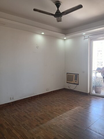 Room in 3.5 BHK Apartment at Ardee City The Residency, Sector 52 – for Rent