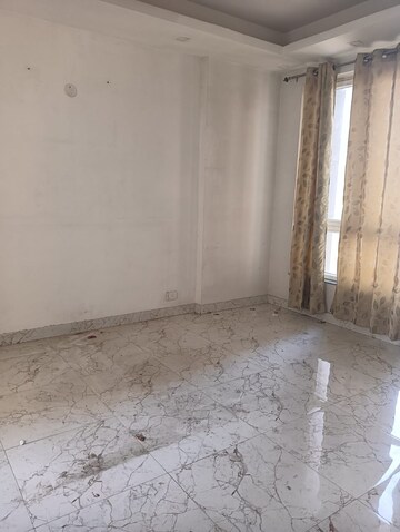 Room in 3.5 BHK Apartment at Ardee City The Residency, Sector 52 – for Rent