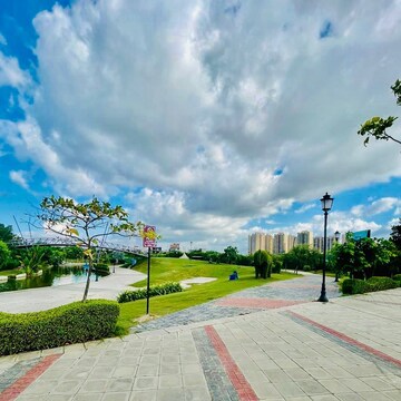  Plot – Garden View at Gaur Victorian Villas 6th Parkview, Gaur Yamuna City - for Sale