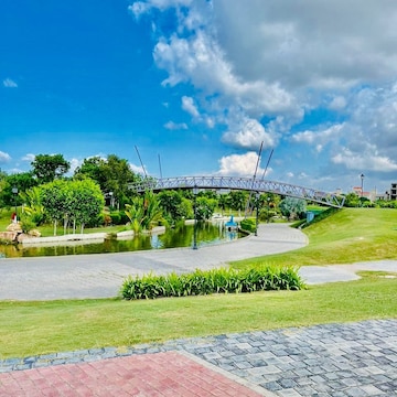  Plot – Garden View at Gaur Victorian Villas 6th Parkview, Gaur Yamuna City - for Sale