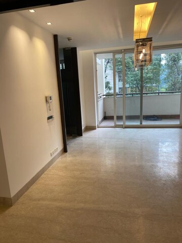 Room in 5 BHK Apartment at Salcon The Verandas, Sector 54 – for Rent