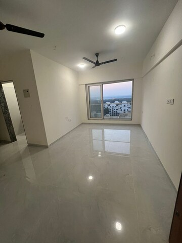 Room in 2.5 BHK Apartment at Bharat Arize, Goregaon West – for Rent