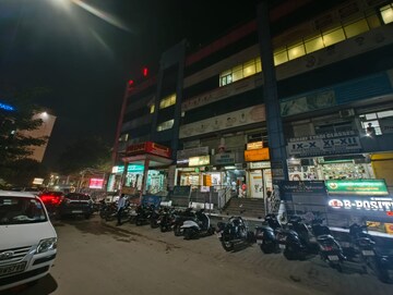Parking in  Shop at Xth Central Mall, Kandivali West – for Sale
