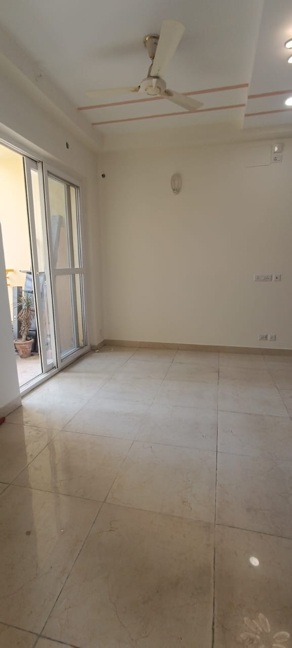 3 BHK 1730 Sq.Ft. Apartment in Mahagun Mirabella