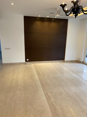 Room in 5 BHK Apartment at Salcon The Verandas, Sector 54 – for Rent