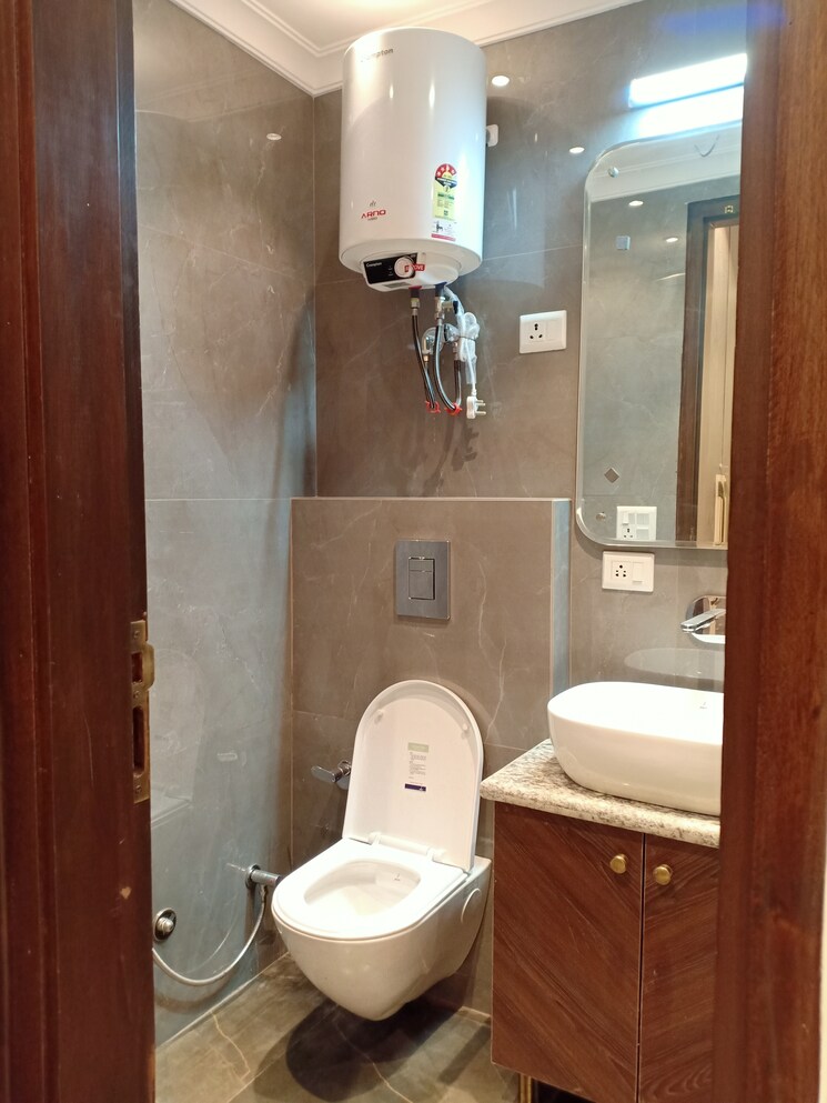 Bathroom, malviya nagar 2 Bedroom 900 Sq.Ft. Apartment In Malviya Nagar Delhi 7975677